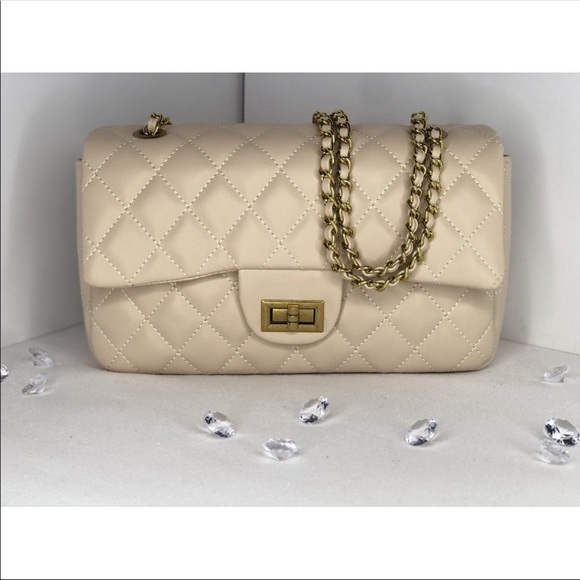 Meet your Posher, Pamela - Picture 1 of 1